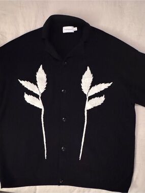 Topman Men’s Black Textured Floral Embroidered Knit Shirt – Size M